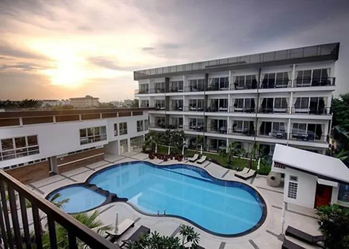 Hotel Bs Premier Airport 4*