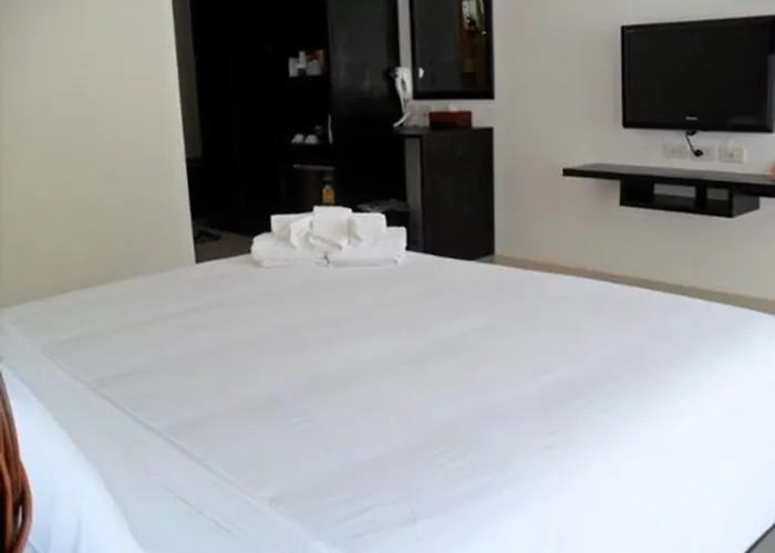 Hotel Bs Premier Airport 4*