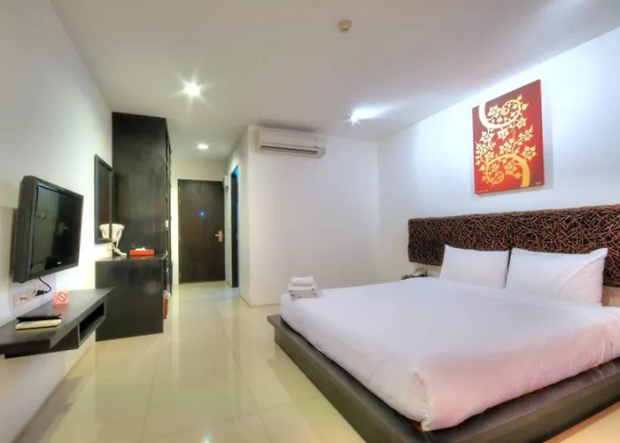 Hotel Bs Premier Airport 4*