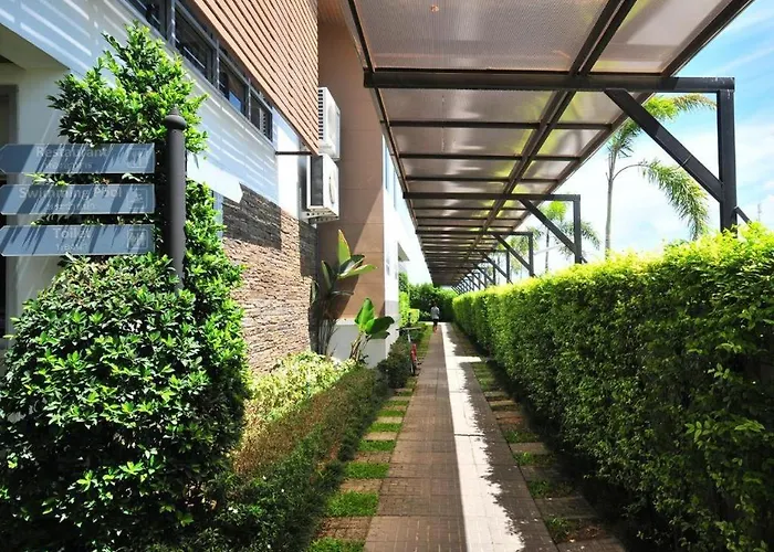 Hotel Bs Premier Airport 4*